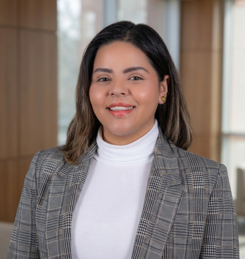 Lorena Dorado-Robles Headshot